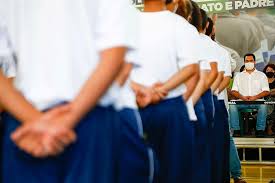 Justiça confirma suspensão de escolas cívico-militares no estado